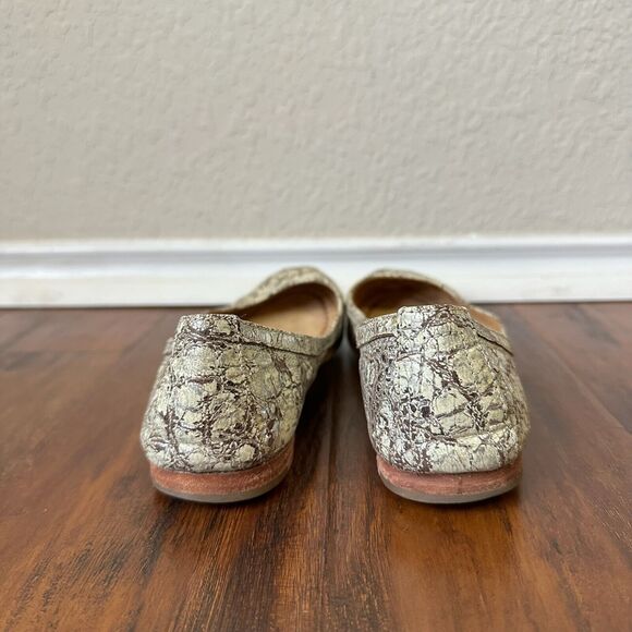FRYE Carson Ballet Flats Beige Gold Leather Crackled Slip On - Picture 6 of 9